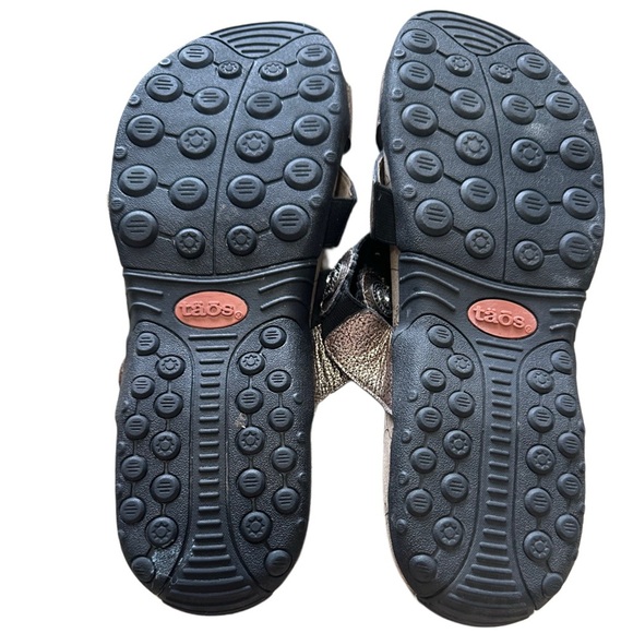 Taos Footwear Women's Tan Sandals w/Floral Pattern Crisscross Straps Double Band - Picture 7 of 8